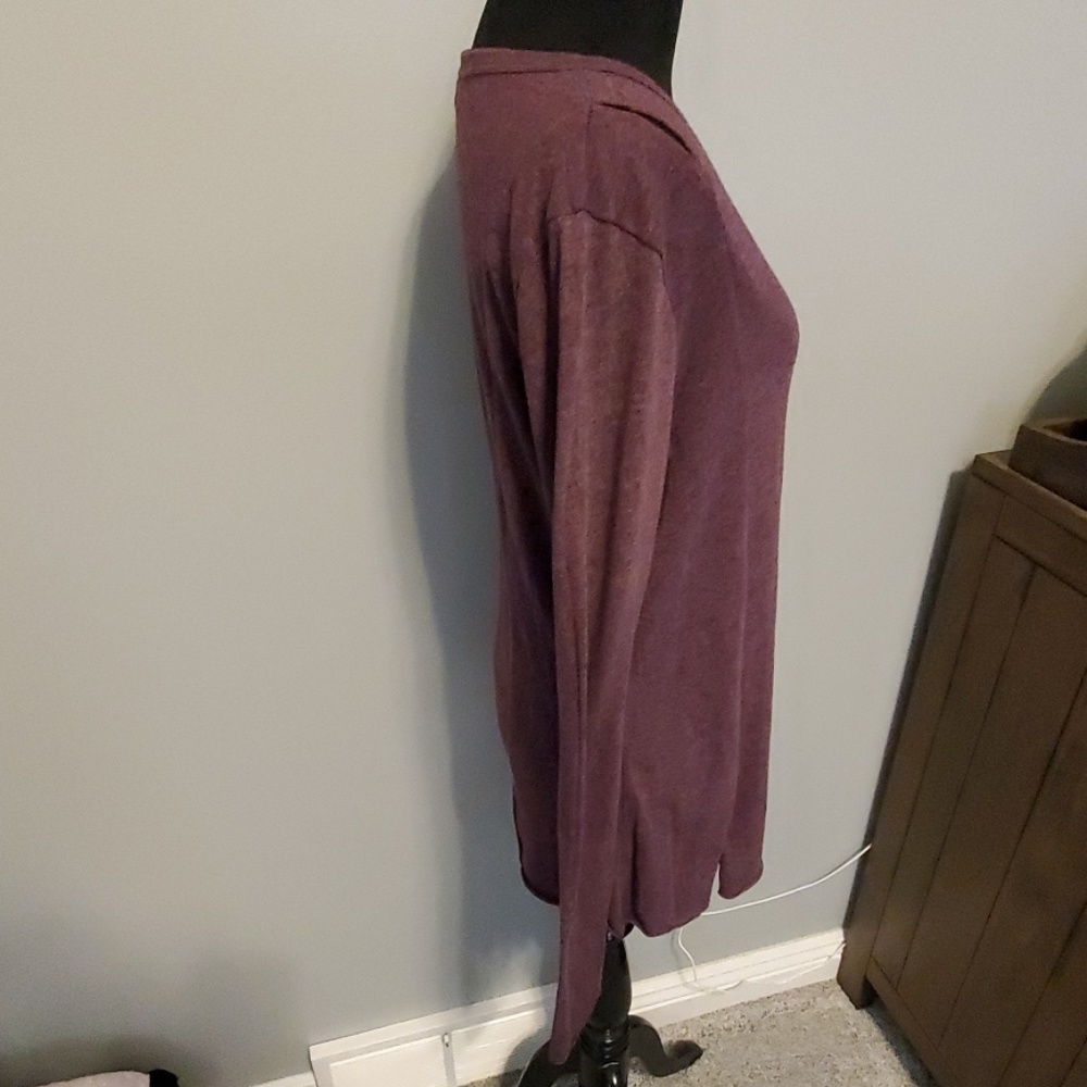 Very pretty purple sweater with shoulder detail - Picture 3 of 6